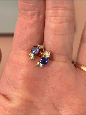 10k Yellow Gold Sapphire/Clear Stone Stud Earrings- 0.98 grams